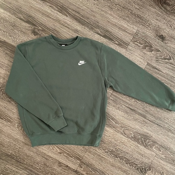 Nike Tops - Nike green crew neck sweatshirt